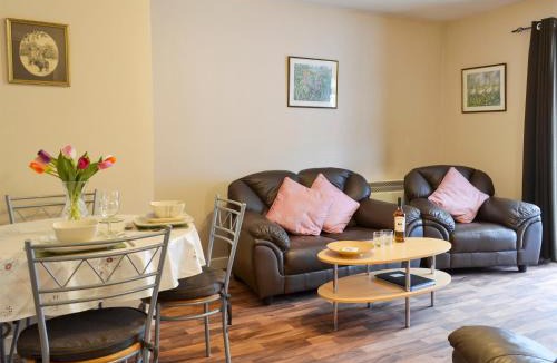 Bowmore House | Ashley Cottage