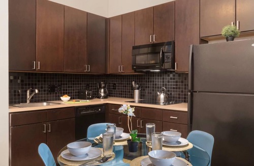 First Ward Apartment | ASK FOR Discount-10 Min Walk to Epicentre Wifi