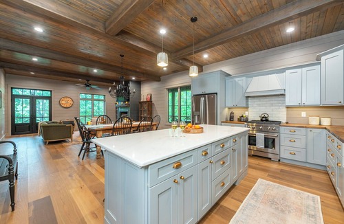 Burnsville Cabin | At Last Mtn Cabin, Hike to Crabtree Falls, Hot Tub+Fire Pit, Close to Parkway.