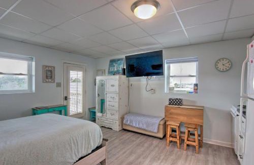 Atlantic Beach Apartment | Atlantic Beach Studio w/Community Pool!