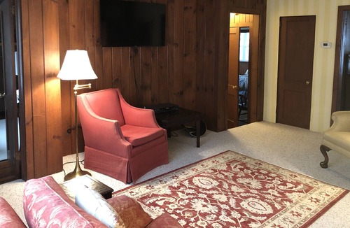 Laurel Park Cottage | Attractive Cottage Surrounded by Gardens