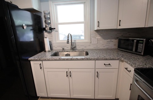 Tranquil Harbour Cottage | August at the beach! Clean Ranch, 4 blks to beach, GOLF CART with parking permit