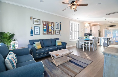 Shallotte House | Auntie's Cottage - 4BR/3BA -10 Min to OIB & Sunset Beach - Porch + BBQ -Sleeps 8