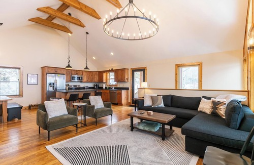 Blowing Rock House | Aussies Lookout - Panoramic Mountain Views, Hot Tub, Pool Table!