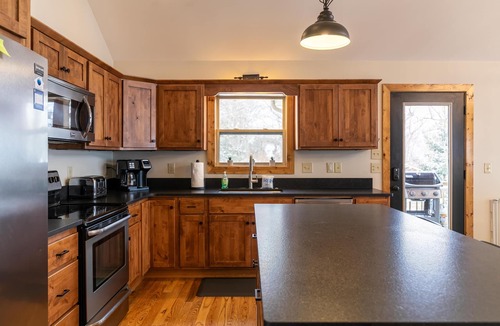 Blowing Rock House | Aussies Lookout - Panoramic Mountain Views, Hot Tub, Pool Table!