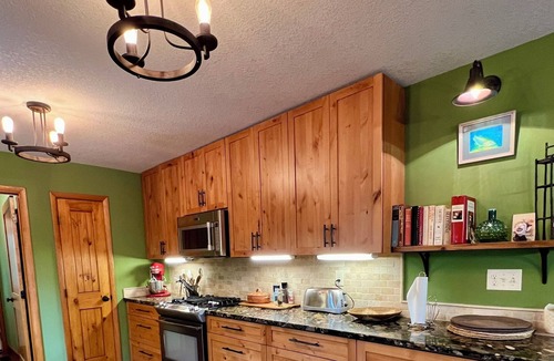 Avery Creek Cabin | Authentic A-Frame-Cabin Getaway 15 Min to Asheville, NC. Pet & Child Friendly.