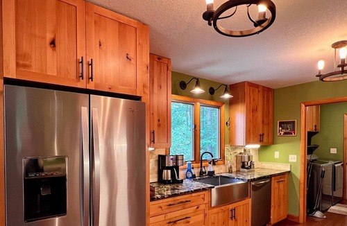 Avery Creek Cabin | Authentic A-Frame-Cabin Getaway 15 Min to Asheville, NC. Pet & Child Friendly.