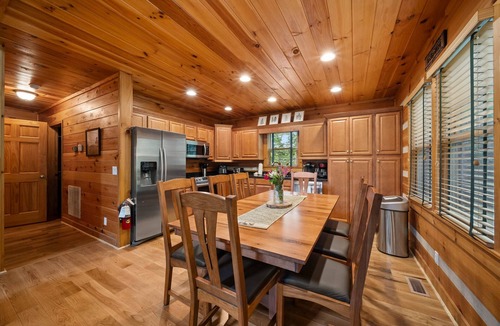 Boone Cabin | Authentic Log Cabin in Heart of the Mountains