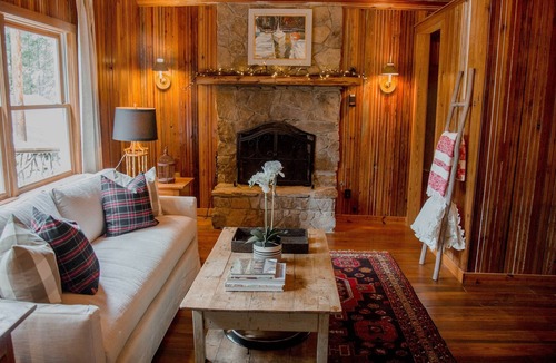 Mirror Lake Cabin | Authentic Mirror Lake Cabin, Canoe, Sleeping Loft For Families, 3 Min to Town
