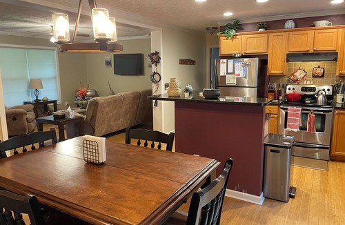 Arden House | Avery's Creek - 4 Bedroom, 3 Bath Full House Rental with Deck & Hot Tub