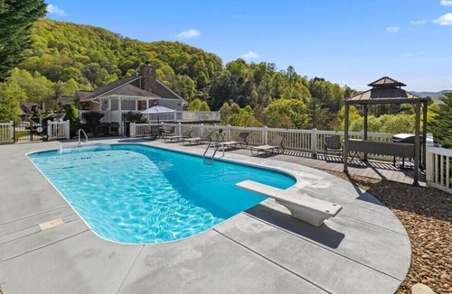 Leicester House | AVL Mtn views, Pool, Hot Tub, Game & Movie Room!