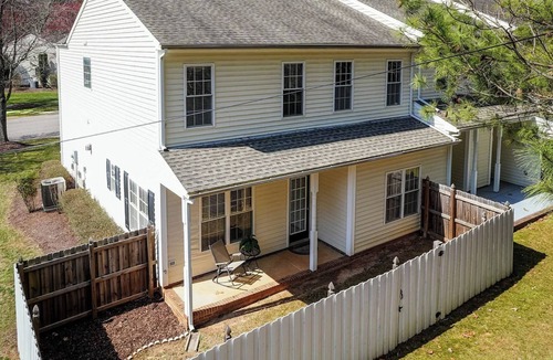 North Raleigh House | Awesome 3-bedroom townhome with AC in charming Raleigh