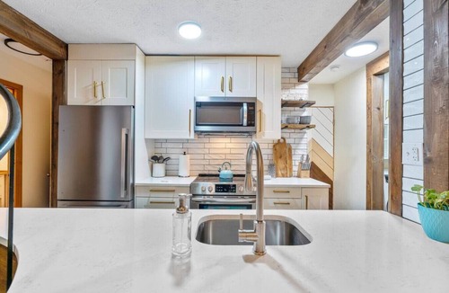 Hendersonville House | Awesome A-frame unique hot tub, fire pit game garage