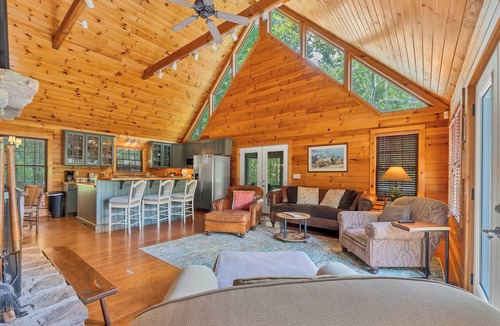 Townsend Cabin | Awesome Mtn Views ❂Fireplaces ❂Easy Access ❂Large Family cabin ❂Screened Porch