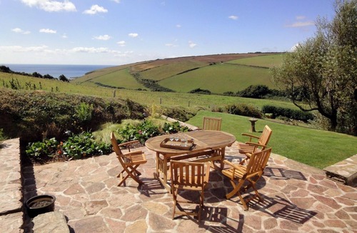 Burgh Island Cottage | AYRMER PATH, pet friendly, luxury holiday cottage in Ringmore