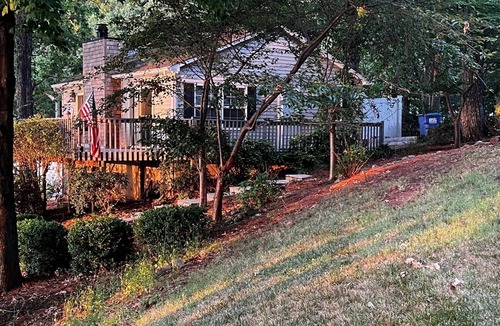 Mayhew Cottage | Azalea Cottage 1Br/1Ba with spacious Deck overlooking LKN and 2 Private docks.
