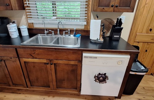 Blowing Rock Cabin | B cabin 2-bedroom with AC in charming Blowing Rock