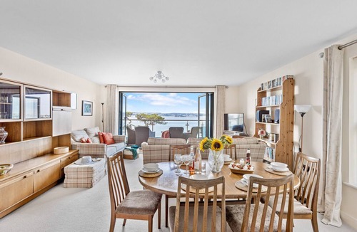 Torquay City Centre Apartment | B6 Masts - Apartment with Sea Views