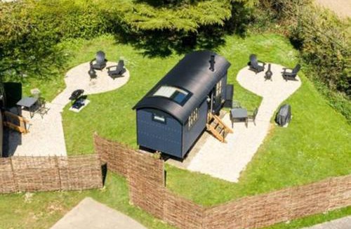 Wimborne Other | Baa One Shepherds Hut with Park Facilities