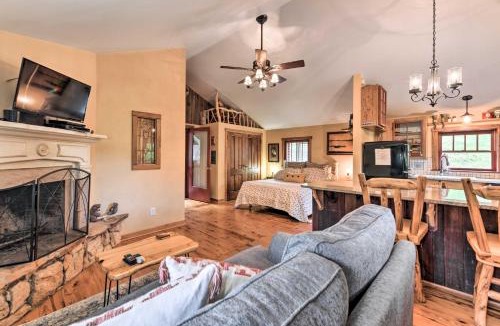 Clyde Apartment | Baby Bear Clyde Cabin on Mountain Farm!