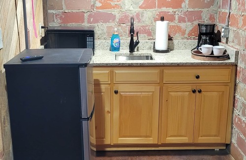 Benson House | Baccer Barn-On the farm with Broadslab Distillery and The Barn at Broadslab