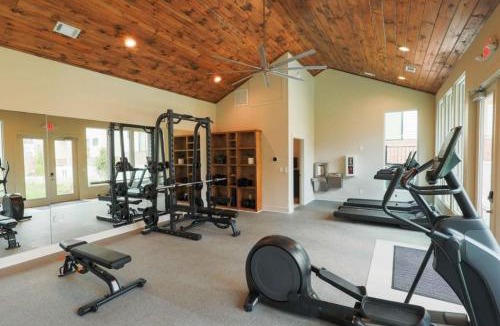 Historic Edgefield Apartment | Bachelorette Dream | 2 Units | 8 Kings + 8 Baths