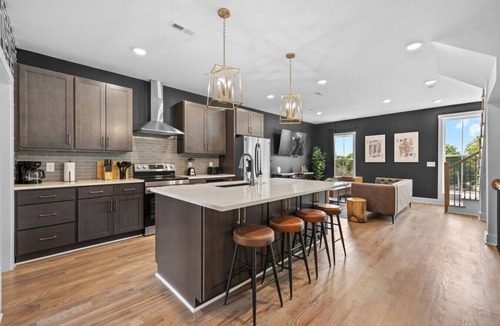 Talbot's Corner Villa | Bachelor’s Dream Pad - 4BR w/Game Room & Rooftop!