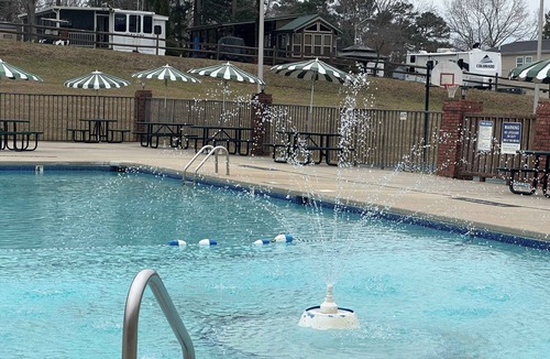 New London House | Badin Shores Lake Home Lots of Amenities