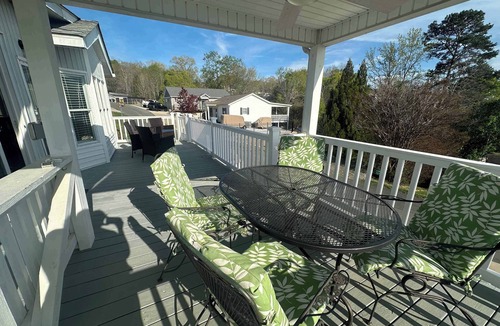 New London House | Badin Shores Resort - Excellent Lake View Home - Pools & Lots of Amenities - Gre