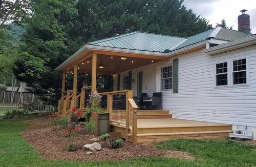 Hot Springs House | Bailey Hot Springs - In Town, Dog Friendly!