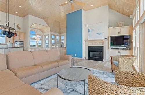 Manteo House | Ballast Point 50 - A Vacationer's Dream on Million Dollar Row