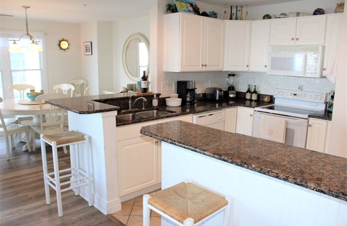 Manteo Condo | Ballast Point Villa 1322, Dog-Friendly Corner Unit!