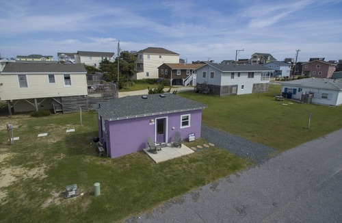 South Nags Head House | Bankers Cottage: Dog-Friendly Tiny Cottage with Close Beach Access!