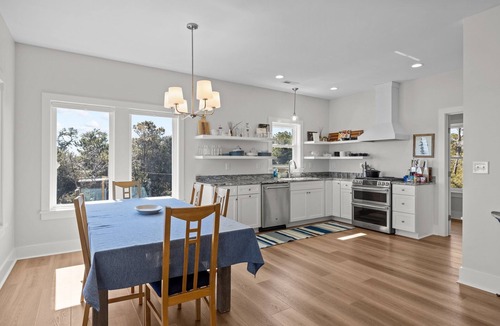 Cedar Island House | Banks' Haven-Sound Front/Pet Friendly Home