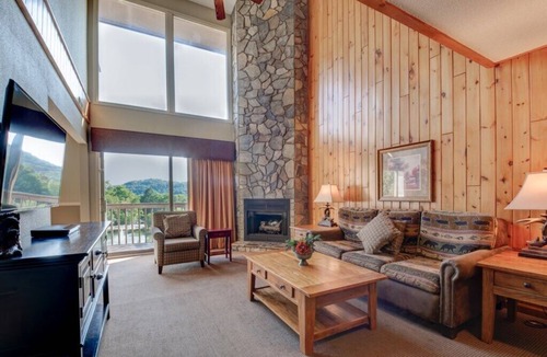 Banner Elk Villa | Banner Elk | Couples Ridge Escape | Pool + Lake