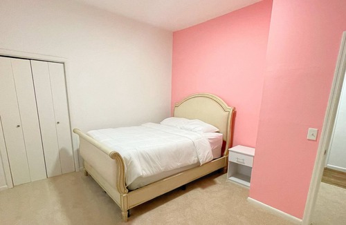 Rolling Mill Hill House | BARBIE'S PINK HOUSE 3 BDR 1 BATH