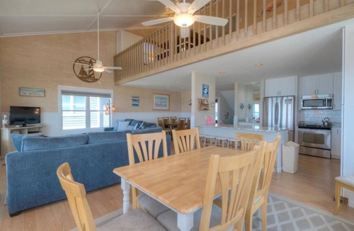 Long Beach House | Barefootin Bs, 5-bed, 2-bath—perfect for family fun!