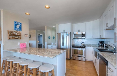 Long Beach House | Barefootin Bs, 5-bed, 2-bath—perfect for family fun!