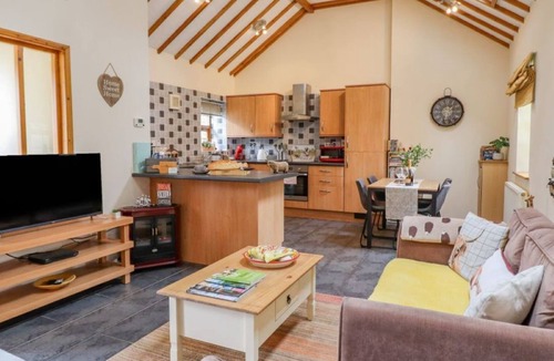 Pentir Cottage | Barn Conversion at the Old Watermill - Snowdonia & Zip World around the corner.