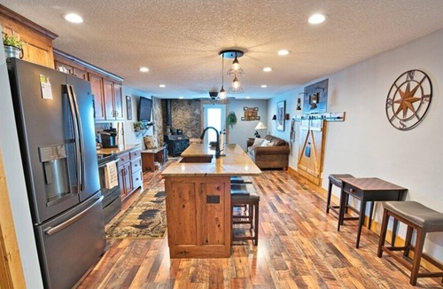 Franklin House | Barn Loft Apartment (Barn dominium) on 60 Acres with Waterfalls