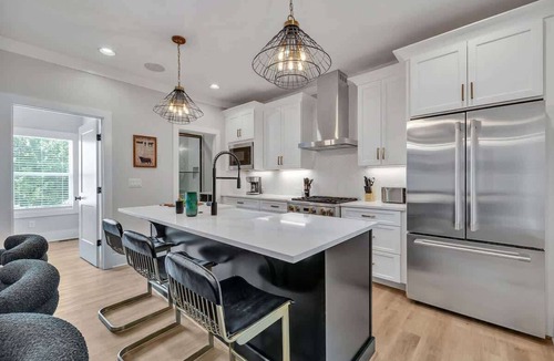 Berry Hill House | Bass - Mins to Broadway & 12 S- Gr8 Walking locat!