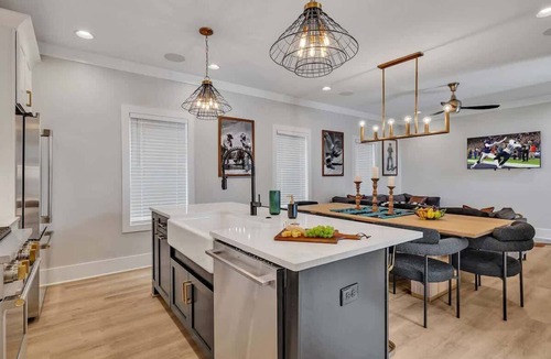 Berry Hill House | Bass - Mins to Broadway & 12 S- Gr8 Walking locat!