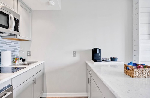 Wilmington Historic District Condo | Battleship Sunset on Water Street! River View! Free parking!