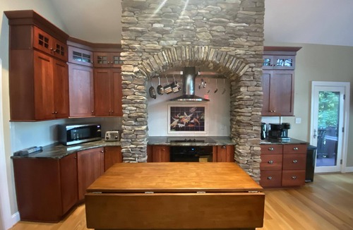 Catawba House | Bay Head Cove - Peaceful 5 bedroom lakefront home on private cove with boat dock