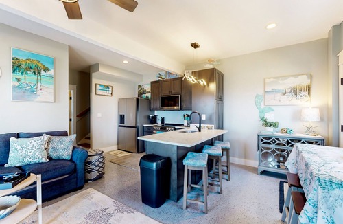 Colington Harbour Condo | Bay-view 1BR with outdoor shower and fishing access
