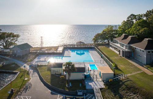 Colington Harbour House | Bayfront Bliss - All New for 2025 w Spa & GameRoom