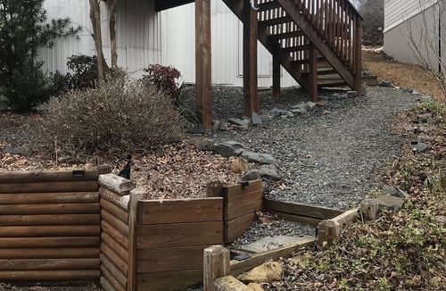 New London Resort | Be Lost in Lake Life at Badin Shores