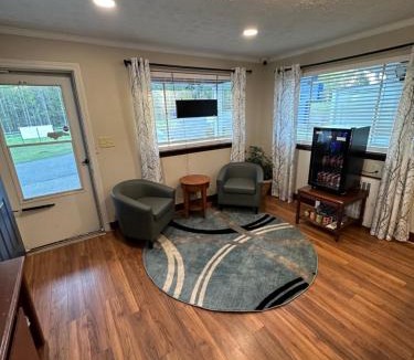 Mount Airy Hotel | Bea's Parkway Inn