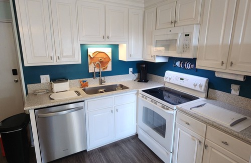 Ocean Isle Beach Condo | Beach at Your Feet! 2 bdrm, 1.5 bath Oceanfront Condo complex W/beachside Pool