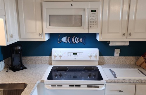 Ocean Isle Beach Condo | Beach at Your Feet! 2 bdrm, 1.5 bath Oceanfront Condo complex W/beachside Pool